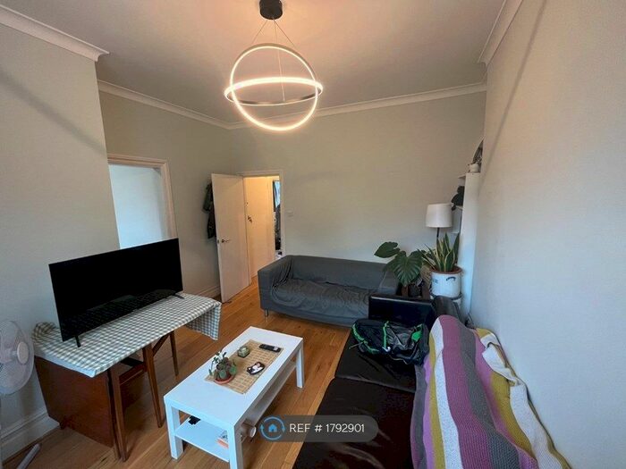 2 Bedroom Flat To Rent In Chichele Road, London, NW2