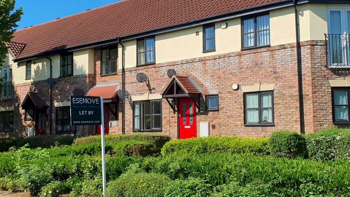 2 Bedroom Flat To Rent In Redwood Gate, Shenley Lodge, Milton Keynes MK5