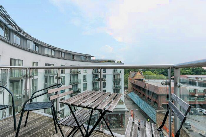 2 Bedroom Flat To Rent In The Heart, Walton-On-Thames, KT12