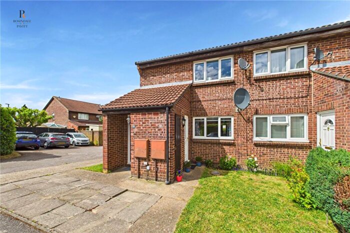 1 Bedroom Flat For Sale In Apeldoorn Drive, Wallington, SM6