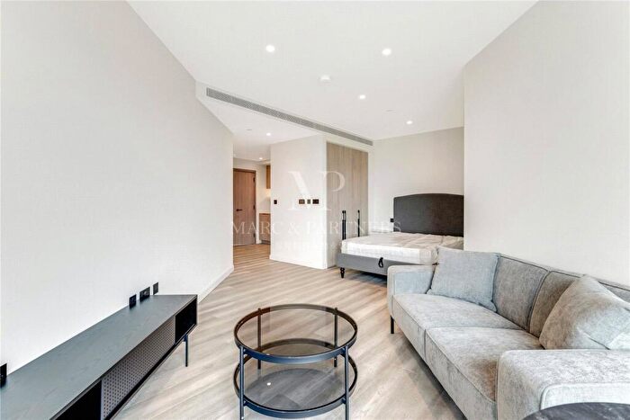 Apartment To Rent In Marsh Wall, Canary Wharf, London, E14
