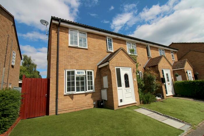 3 Bedroom End Of Terrace House To Rent In Appletree Way, Owlsmoor, Sandhurst, Berkshire, GU47