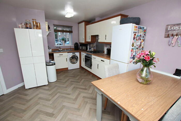 3 Bedroom Semi-Detached House For Sale In Windmill Close, Barnsley, S70