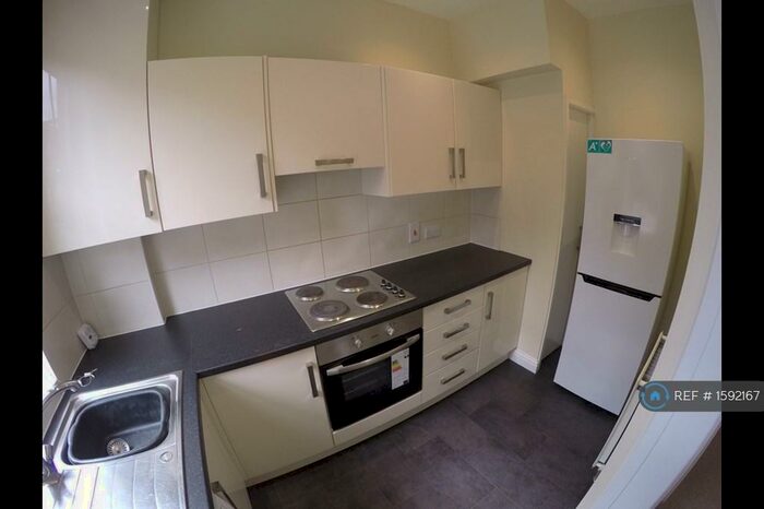 2 Bedroom Terraced House To Rent In Gledhow Mount, Leeds, LS8
