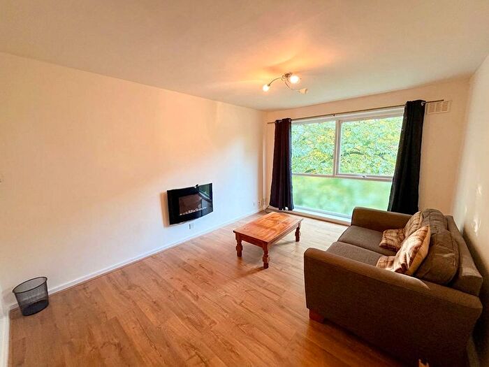 1 Bedroom Flat To Rent In Central Avenue, Warwick House Central Avenue, M19