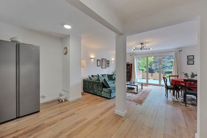 4 Bedroom Flat To Rent In Kingsridge, London, SW19