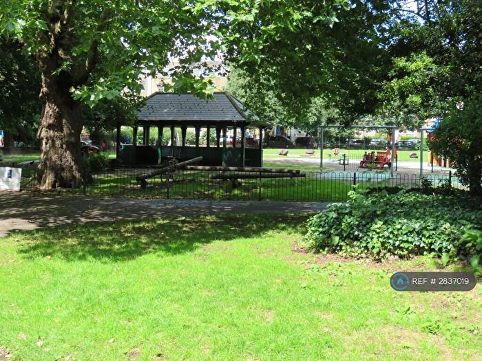 2 Bedroom Maisonette To Rent In Lower Clapton Road, London, E5