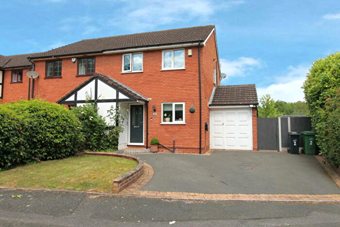 3 Bedroom Semi Detached House For Sale In Sandyacre Way, Stourbridge, DY8