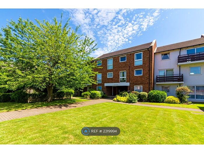 2 Bedroom Flat To Rent In Malting Mead, Hatfield, AL10