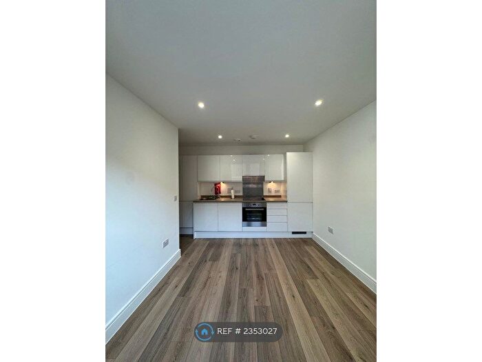 1 Bedroom Flat To Rent In Desborough Road, High Wycombe, HP11