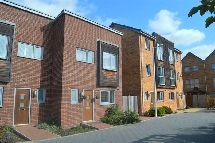 2 Bedroom House To Rent In Rainbow Gardens, Dartford, DA1