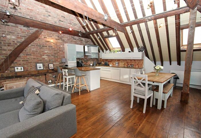 3 Bedroom End Of Terrace House For Sale In Church Road, Wallington, SM6