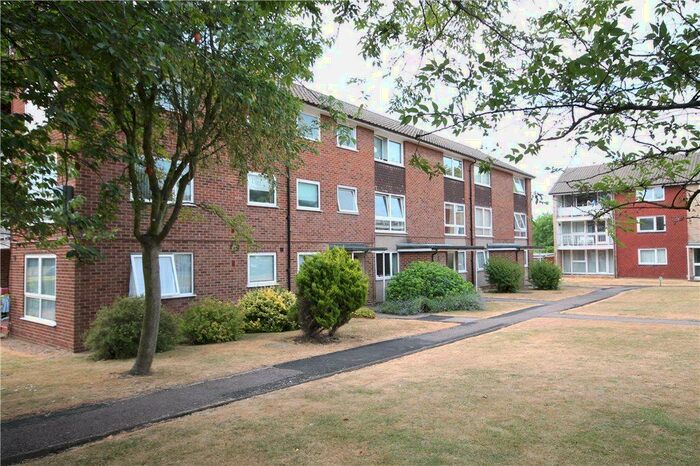 2 Bedroom Maisonette To Rent In Basinghall Gardens, Sutton, SM2