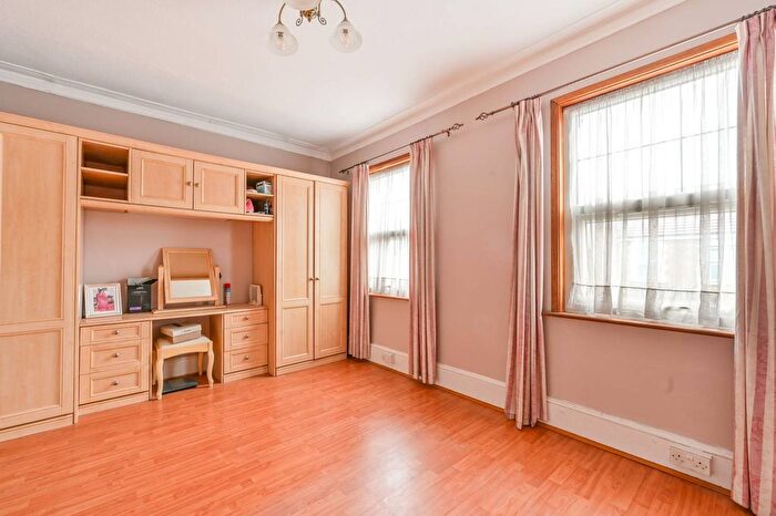 4 Bedroom Terraced House To Rent In Queens Road, Bounds Green, London, N11