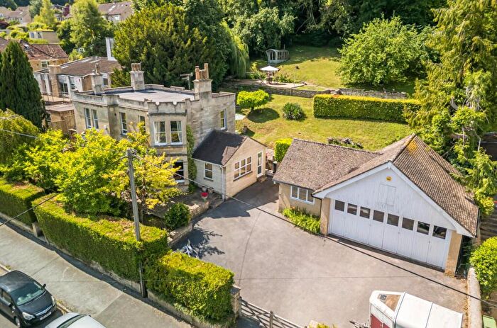 4 Bedroom Detached House For Sale In Devizes Road, Box, SN13