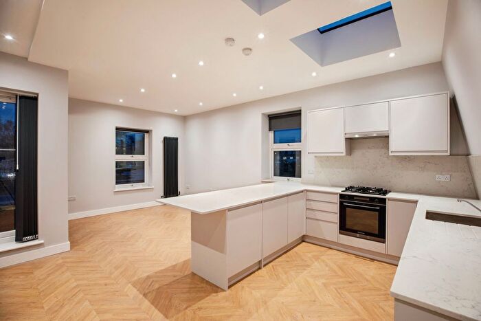 2 Bedroom Flat To Rent In Flat, Limes Road, SE13