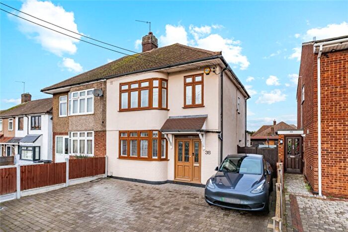 3 Bedroom Semi Detached House For Sale In Frederick Road, Rainham, RM13
