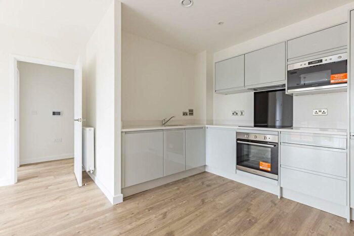 1 Bedroom Flat To Rent In Borders Lane, Loughton, IG10