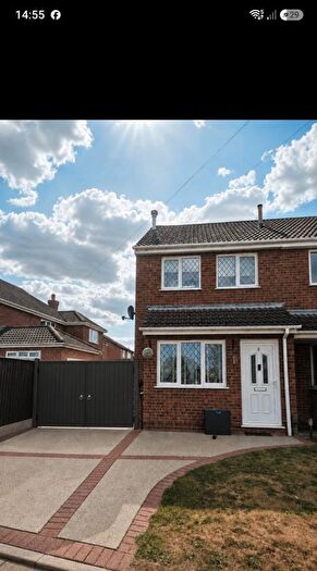 2 Bedroom Semi-Detached House To Rent In Woburn Close, Waltham, DN37