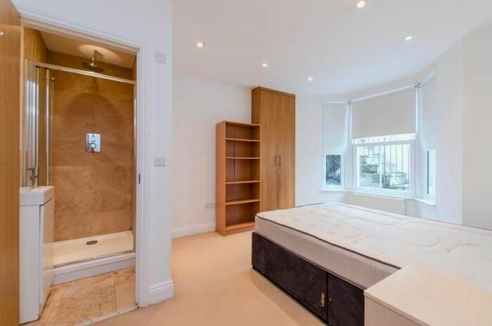 4 Bedroom Maisonette To Rent In Latchmere Road, Clapham Junction, SW11