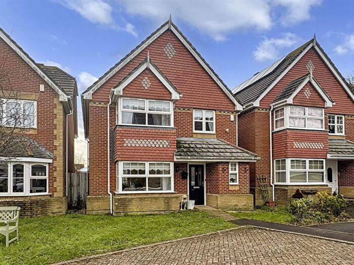 4 Bedroom Detached House For Sale In Crosshaven, Littlehampton, BN17