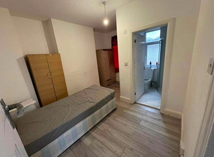 Studio To Rent In Pinner Green Area, Pinner, HA5