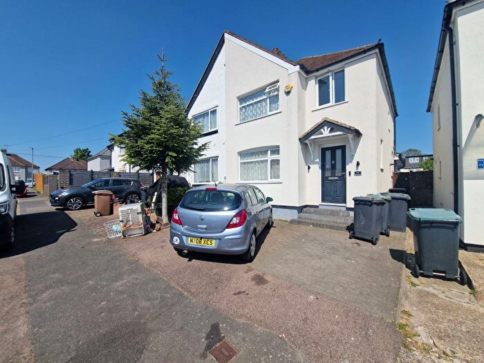3 Bedroom Semi-Detached House To Rent In Thirlstone Road, Luton, LU4