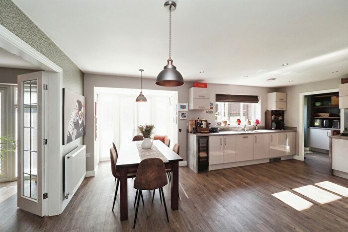 6 Bedroom Detached House For Sale In Goodwin Close, Crich, Matlock, DE4