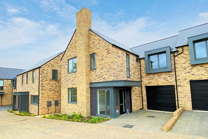 4 Bedroom Semi-Detached House To Rent In Swinsty Close, Harrogate, HG3