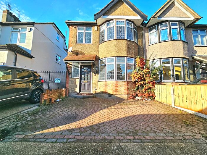 4 Bedroom Semi-Detached House To Rent In Norfolk Road, Upminster, RM14