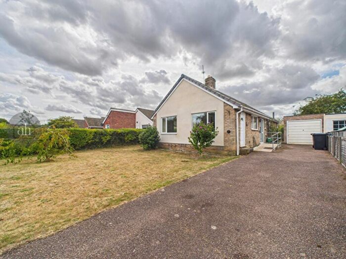 3 Bedroom Detached Bungalow For Sale In Orchard Way, Barrow, IP29