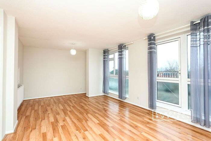 3 Bedroom Flat To Rent In Foxgrove Road Beckenham, BR3