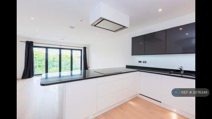 2 Bedroom Penthouse To Rent In Brayfields Braywick Road, Maidenhead, SL6