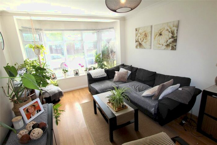 2 Bedroom Maisonette To Rent In Sterling Avenue, Edgware, Middx, HA8