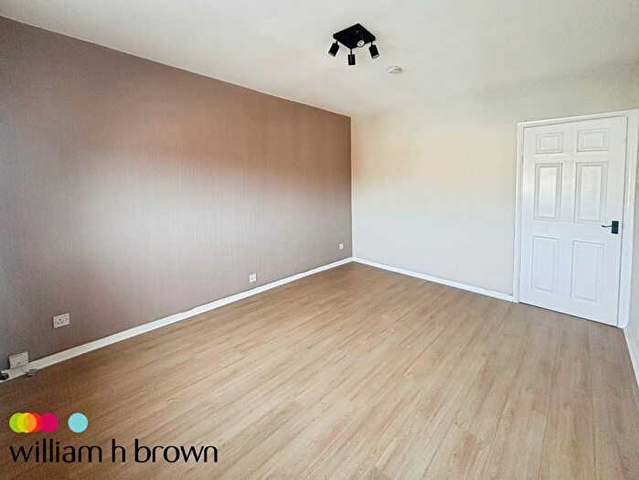 2 Bedroom Flat To Rent In Upminster Road South, Rainham, RM13