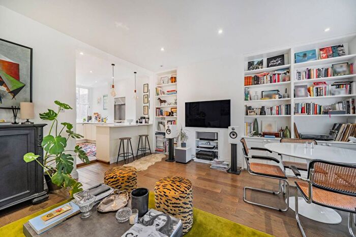 2 Bedroom Flat For Sale In Lofting Road, Islington, London, N1