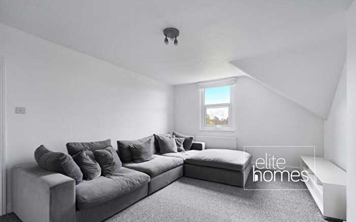 2 Bedroom Flat To Rent In Oliver Grove, London, SE25