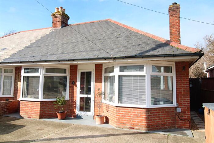 2 Bedroom Semi-Detached Bungalow For Sale In Broadfields Avenue, Cowes, PO31