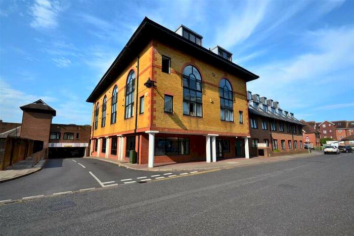 1 Bedroom Flat To Rent In Consort Way, Horley, RH6