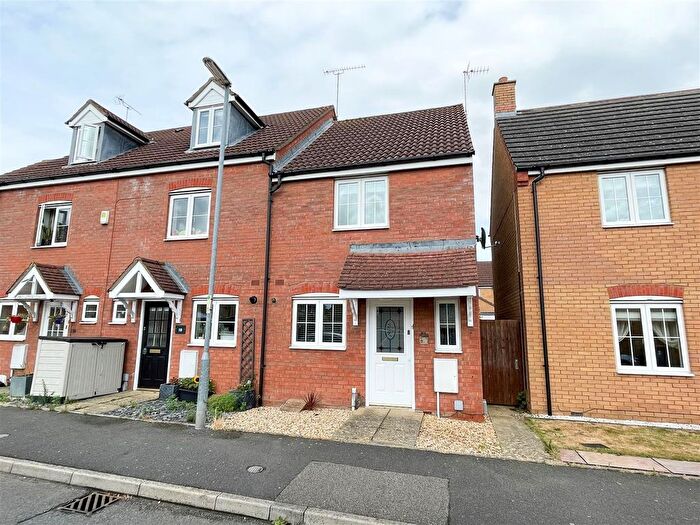 2 Bedroom Property To Rent In Nicolson Drive, Leighton Buzzard, LU7