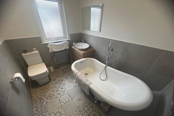3 Bedroom Semi-Detached House For Sale In Bedroom Semi Detached House In Southend On Sea, SS2