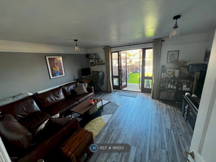 2 Bedroom Terraced House To Rent In Runnalow, Letchworth, SG6