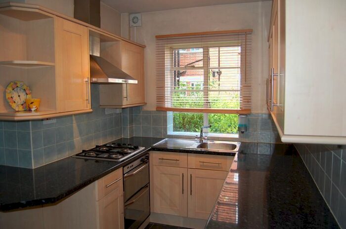 2 Bedroom Flat To Rent In Bushey Road, London, SW20