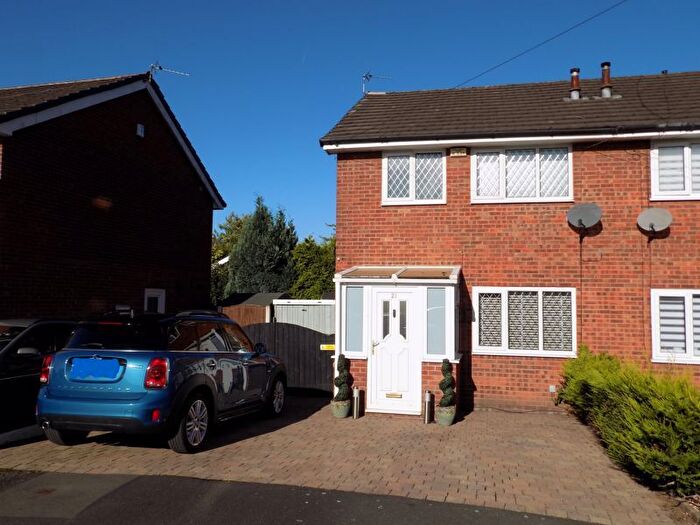 3 Bedroom Semi-detached House For Sale In Kennet Close, Westhoughton, Bolton, BL5