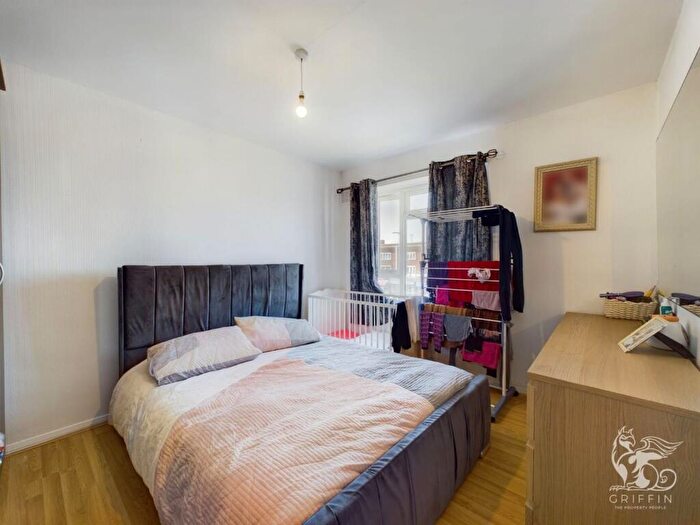1 Bedroom Flat For Sale In Eden Green, South Ockendon, RM15
