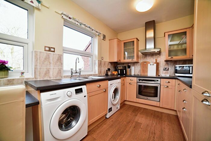 2 Bedroom Flat For Sale In Grayburn Court, Beverley, HU17