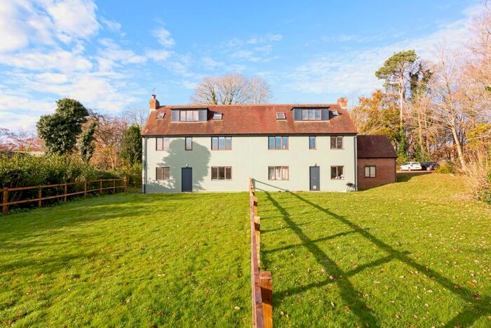 2 Bedroom Flat To Rent In Ends Place, Byfleets Lane, Warnham, Horsham, RH12