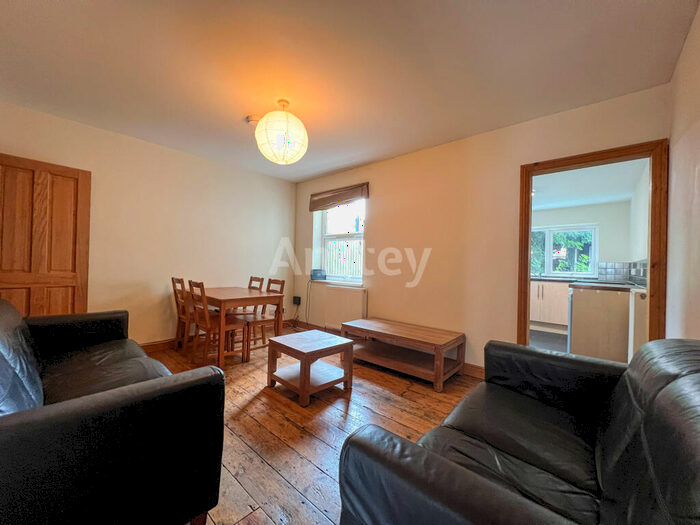 4 Bedroom Semi-Detached House To Rent In Berkeley Road, Southampton, SO15