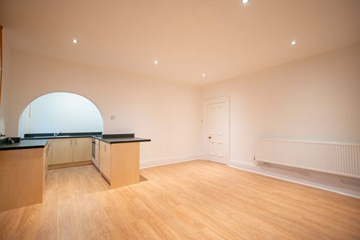 1 Bedroom Flat To Rent In Marlborough Avenue, Princes Avenue, Hull, HU5