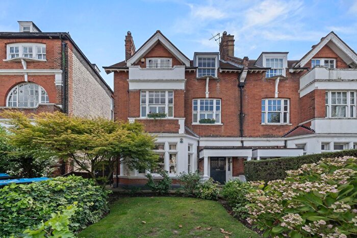 3 Bedroom Flat For Sale In Dartmouth Road, London, NW2
